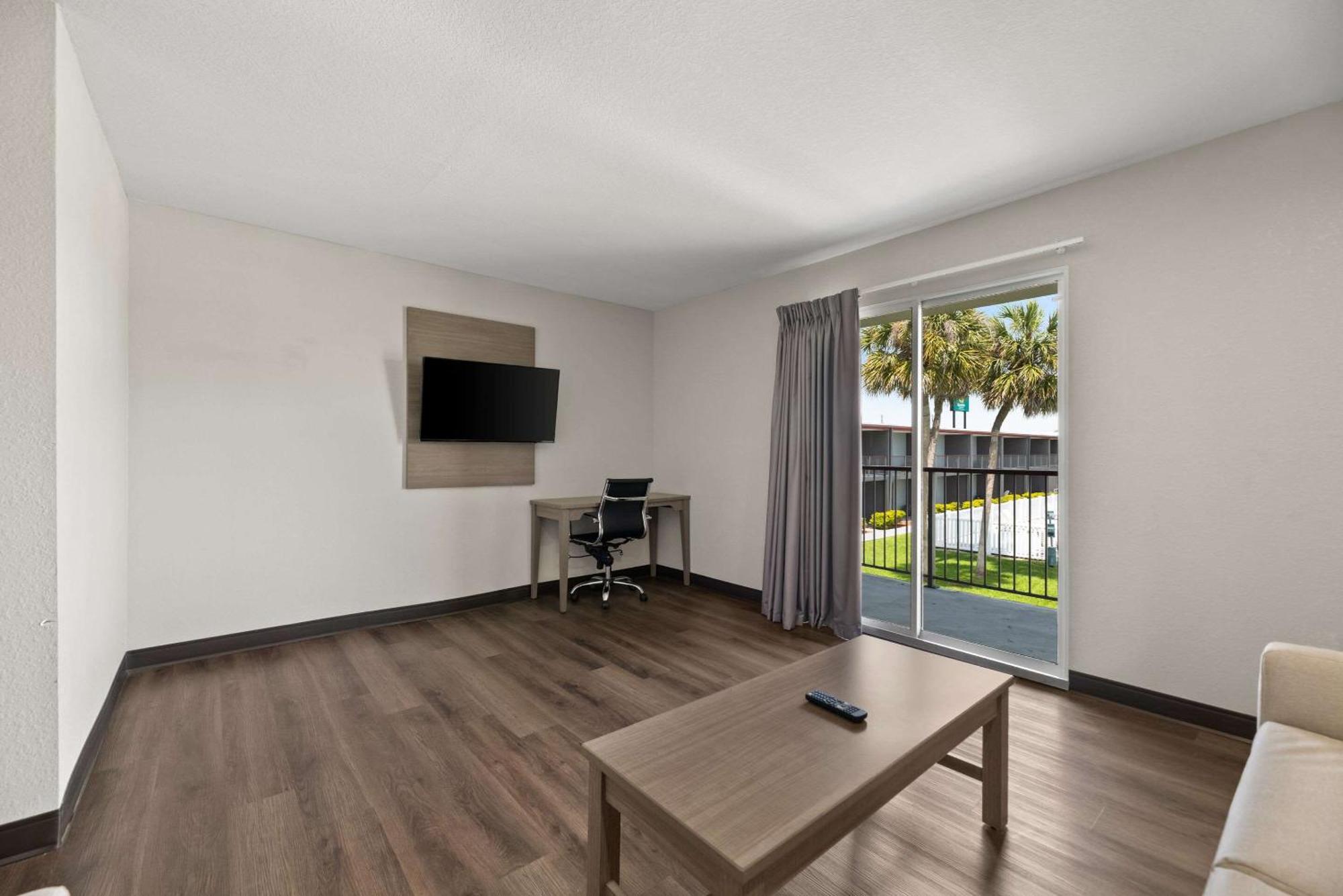 Quality Suites Wildwood - The Villages Exterior photo