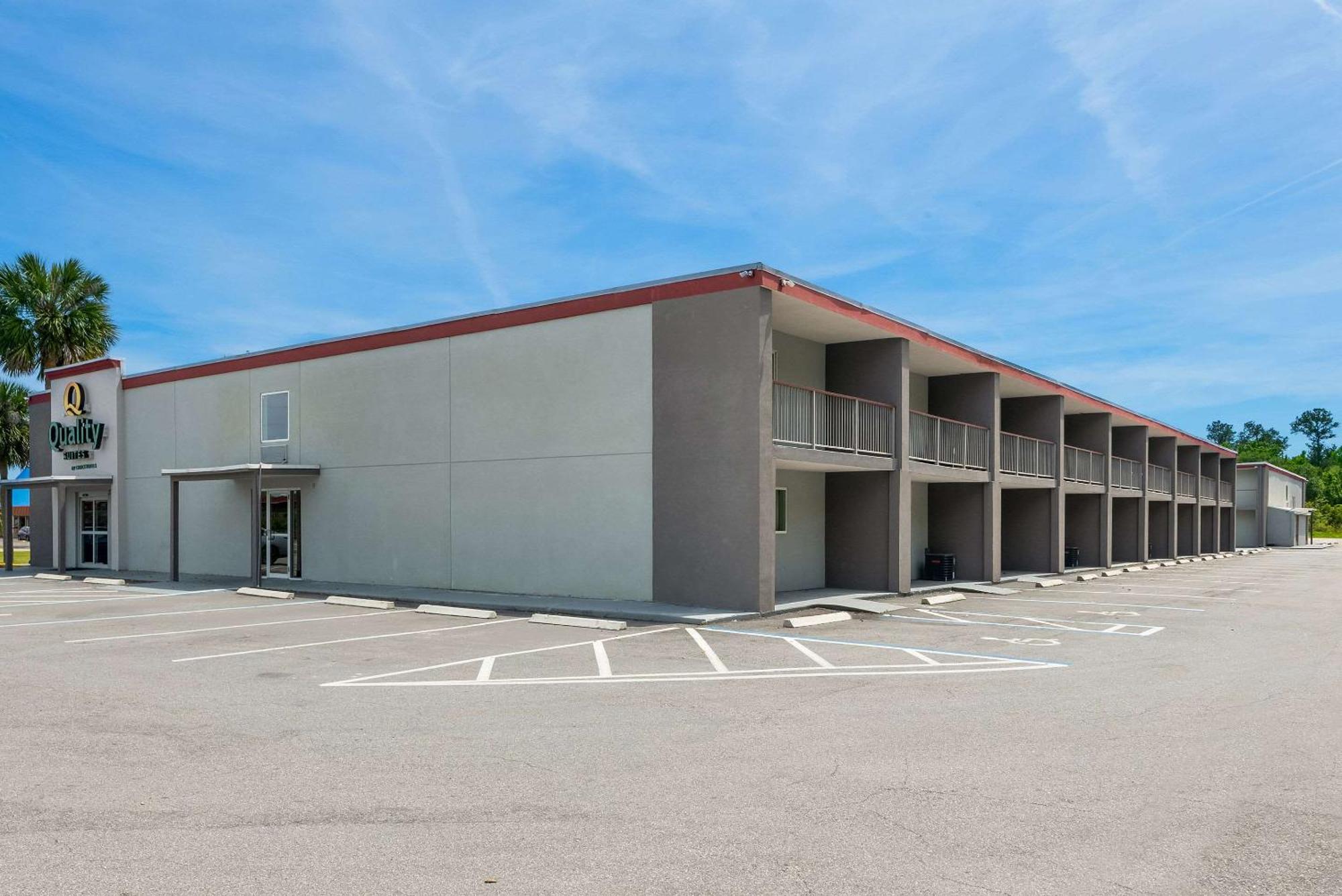 Quality Suites Wildwood - The Villages Exterior photo
